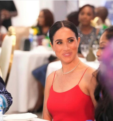 Royal Style - C.Rexing towards summer with hopes for happy days ahead