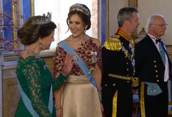 Royal Style: with hope, our threads continue