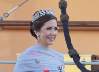 Royal Style - C.Rexing towards summer with hopes for happy days ahead