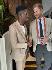 Meghan and Harry spotted out and about - Naija Edition