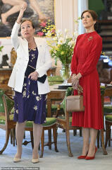 Royal Style: with hope, our threads continue