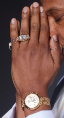 Fiancée going to Ibiza minus her engagement ring