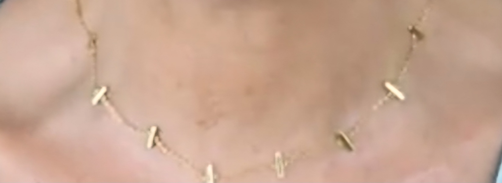Looking for a gold necklace similar to this please (photo attached)
