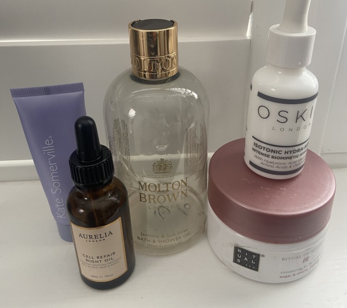 Feel the temptation to indulge in beauty treats? Is your collection overflowing with treasures? Come unite with fellow beauty enthusiasts in this lovely group!