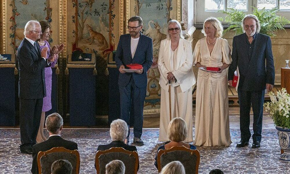 Royal Style - C.Rexing towards summer with hopes for happy days ahead