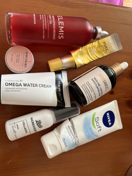 Feel the temptation to indulge in beauty treats? Is your collection overflowing with treasures? Come unite with fellow beauty enthusiasts in this lovely group!