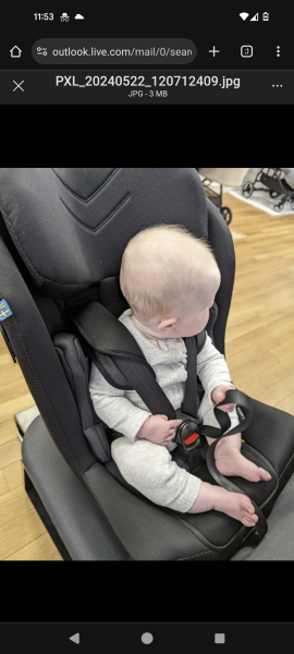 Axkid car seat and not fitting