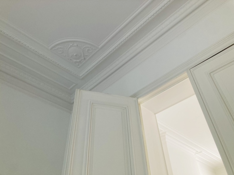 Would you pair F&B Pointing with a greyish ceiling?