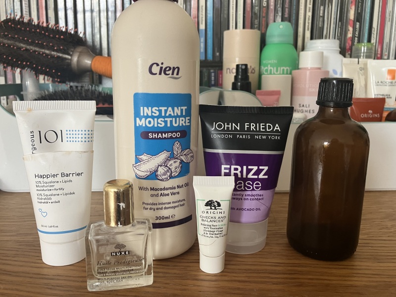 Feel the temptation to indulge in beauty treats? Is your collection overflowing with treasures? Come unite with fellow beauty enthusiasts in this lovely group!
