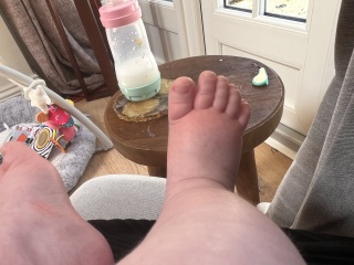 Fingers / toes randomly go red and swell