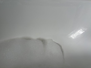 Dettol Power and Pure Bathroom Cleaner turned my bath yellow