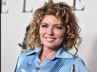 OMG anyone else watching Shania Twain at Glasto?