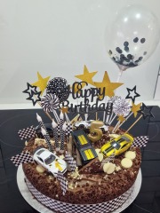 To decorate a pre iced cake for dds 16th and refuse to pay £80 for a themed cake?!