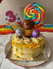 To decorate a pre iced cake for dds 16th and refuse to pay £80 for a themed cake?!