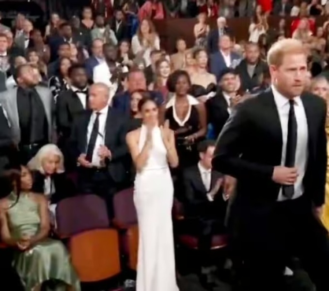 Mother of Pat Tillman has criticised the decision to give Prince Harry the memorial award at ESPY