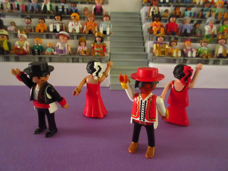 It's time for the Olympic Games for the Playmobil people in our house...