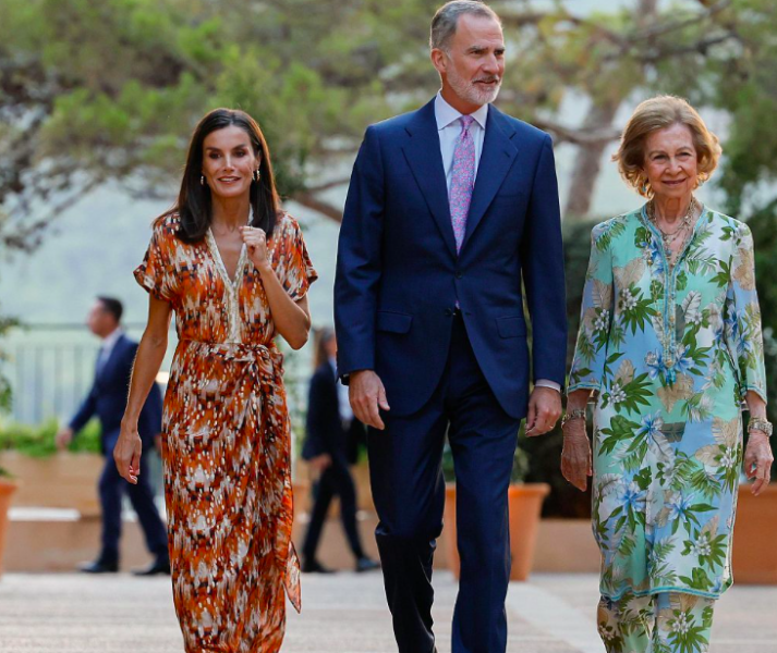 Royal Style: Diamonds are a Queen's best friend..