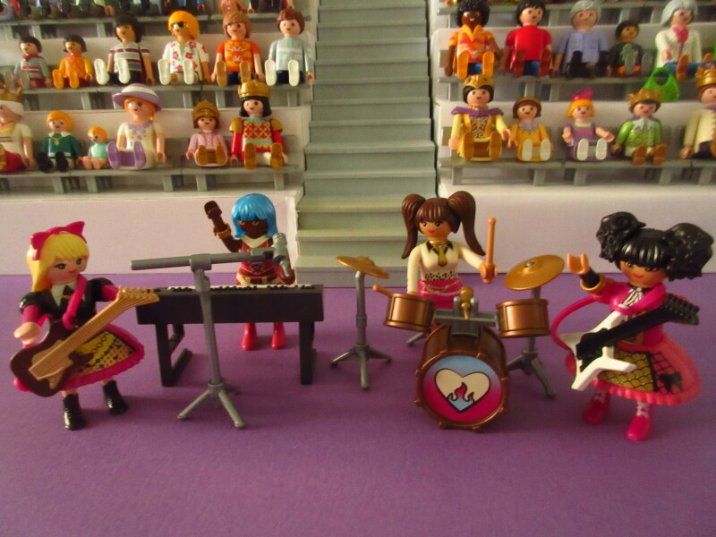 It's time for the Olympic Games for the Playmobil people in our house...