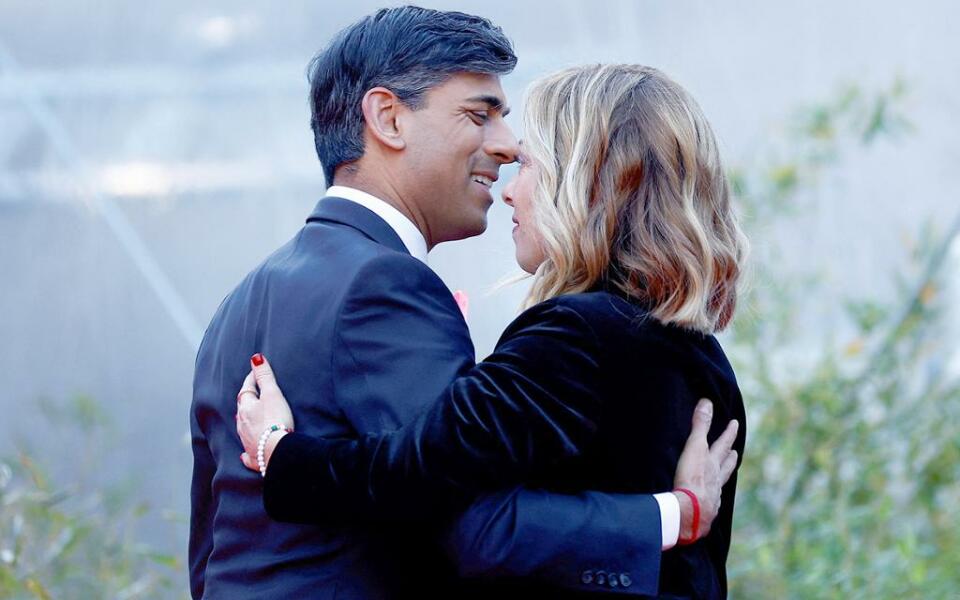 To wish Sir Keir and his wife would not hold hands when working