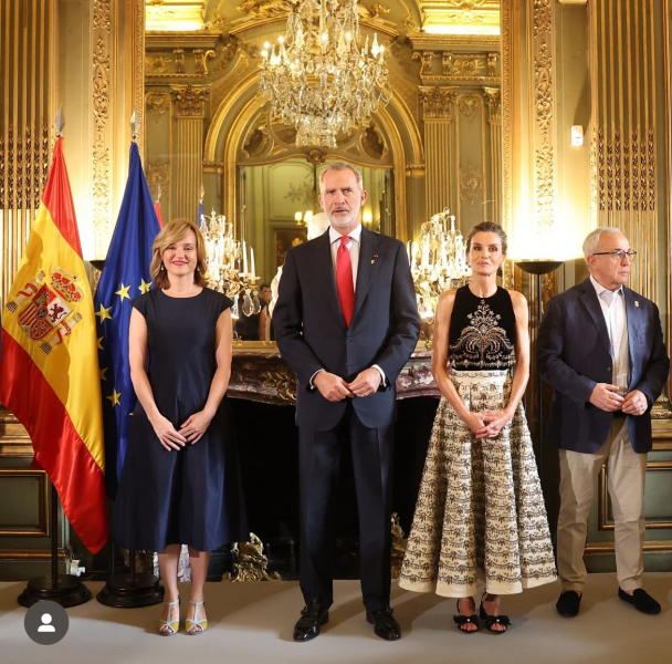 Royal Style: Diamonds are a Queen's best friend..