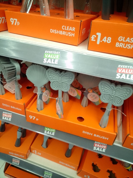 Looking for a stylish washing up brush that brings a smile to my face..