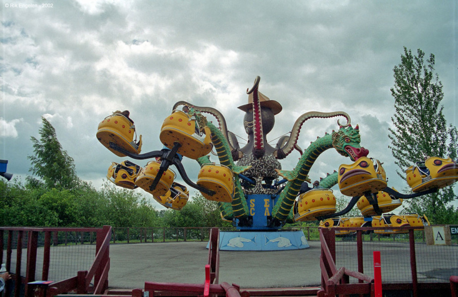 Does anyone remember these rides from a theme park in the 90s?
