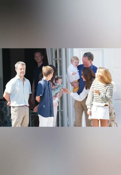 Royal Style: Diamonds are a Queen's best friend..