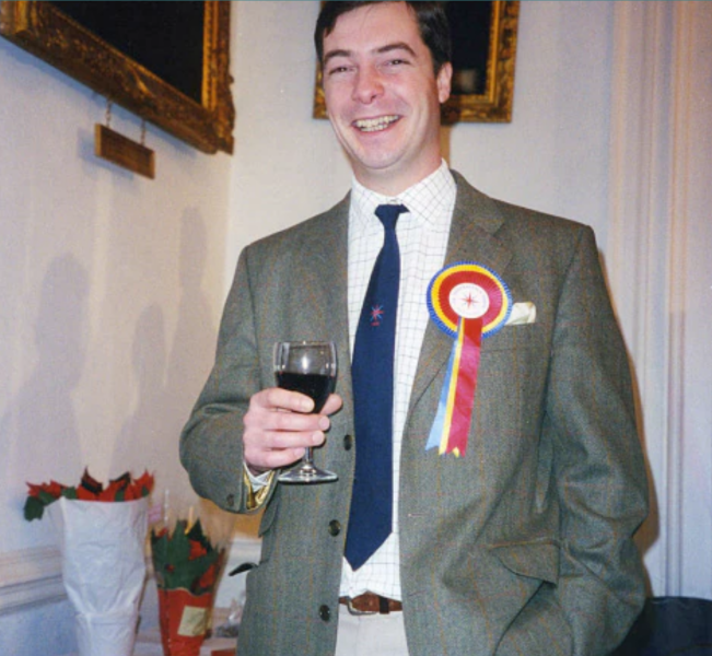 How the F is Starmer older than Farage??