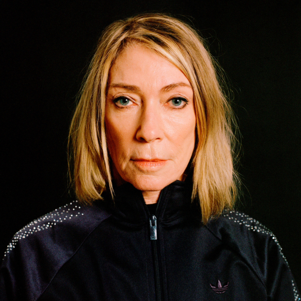 Kin Gordon ( ex Sonic Youth) looks fantastic!