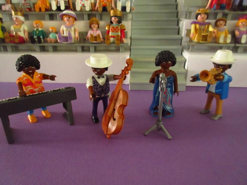 It's time for the Olympic Games for the Playmobil people in our house...