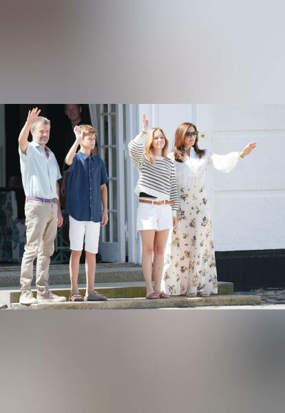 Royal Style: Diamonds are a Queen's best friend..