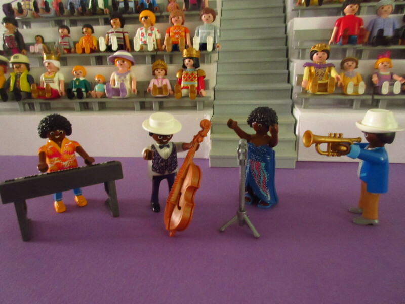 It's time for the Olympic Games for the Playmobil people in our house...