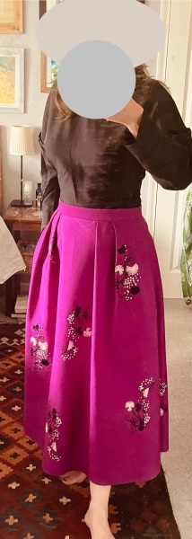 Please can you lot help style this skirt for a upmarket dinner in Chelsea.