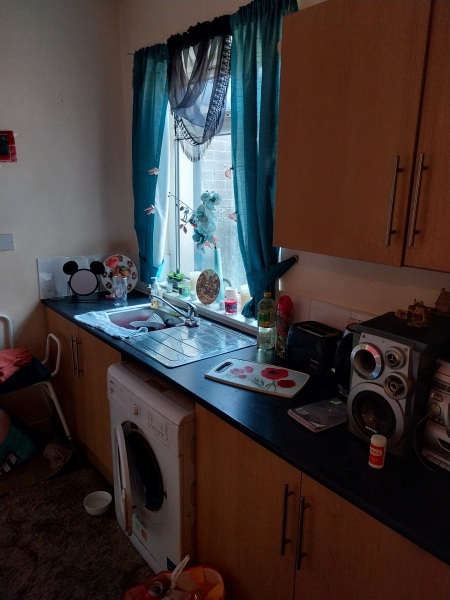 Property auction used faulse photos
