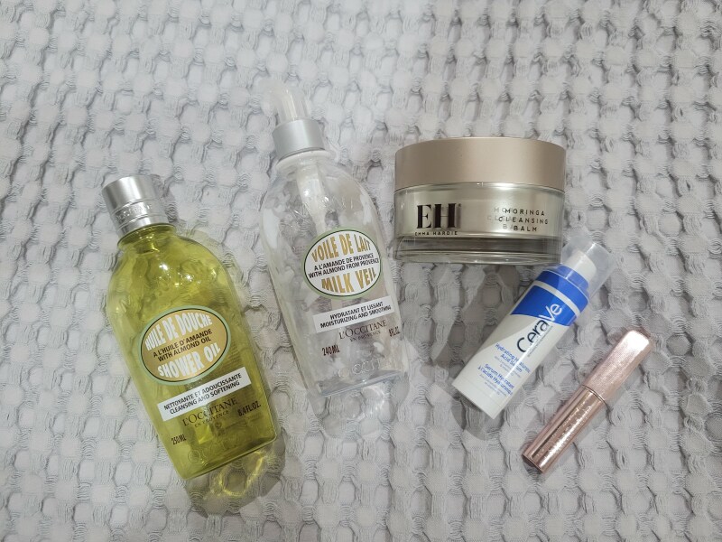 Feel the temptation to indulge in beauty treats? Is your collection overflowing with treasures? Come unite with fellow beauty enthusiasts in this lovely group!