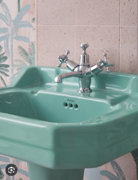 Bright blue bathroom suite - what colour walls?