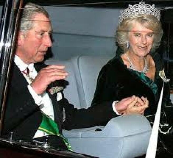 To wish Sir Keir and his wife would not hold hands when working