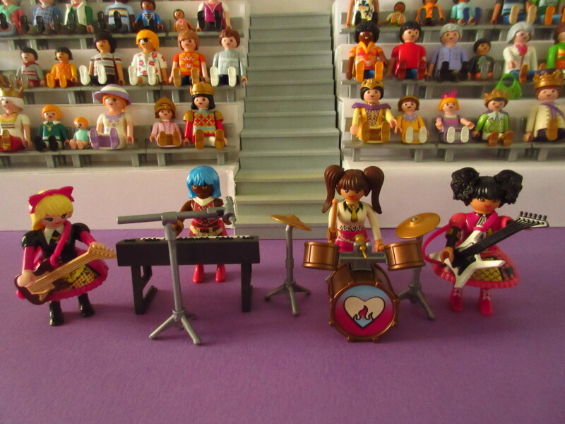 It's time for the Olympic Games for the Playmobil people in our house...