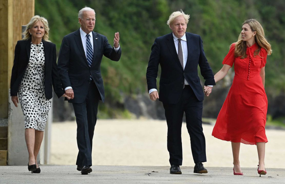 To wish Sir Keir and his wife would not hold hands when working