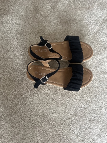 Nice sandals that I can walk all day in