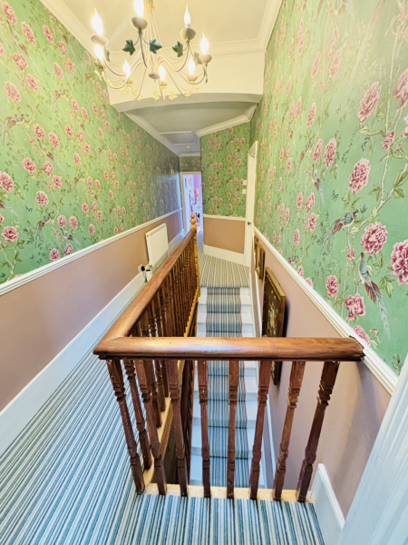 What paint colour would go with this wallpaper?