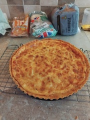 Just want to share my beautiful quiche with you