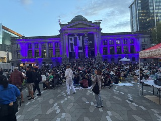 Come and tell me your dull and unexciting news 30: Calmly through the day