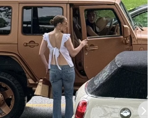 Where can i find a top like that one?