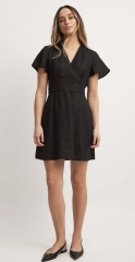 Is this dress appropriate for school pick up?