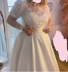 To buy a wedding dress 1/2 sizes too small