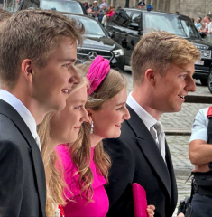 Royal Style: Diamonds are a Queen's best friend..