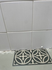 Wrong patterned flooring in small bathroom?