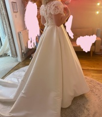 To buy a wedding dress 1/2 sizes too small