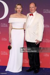 Royal Style: Diamonds are a Queen's best friend..